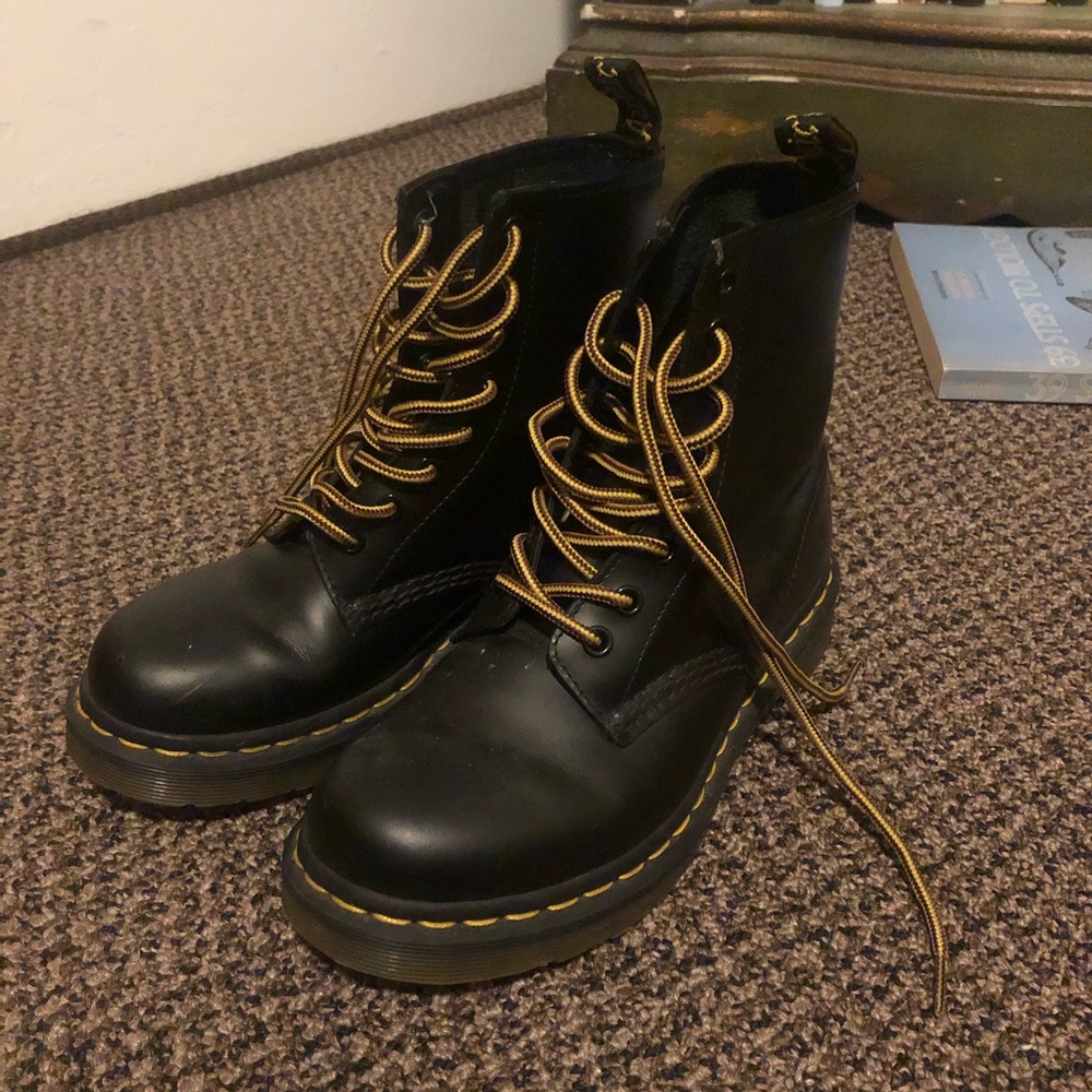 black dr martens 1460